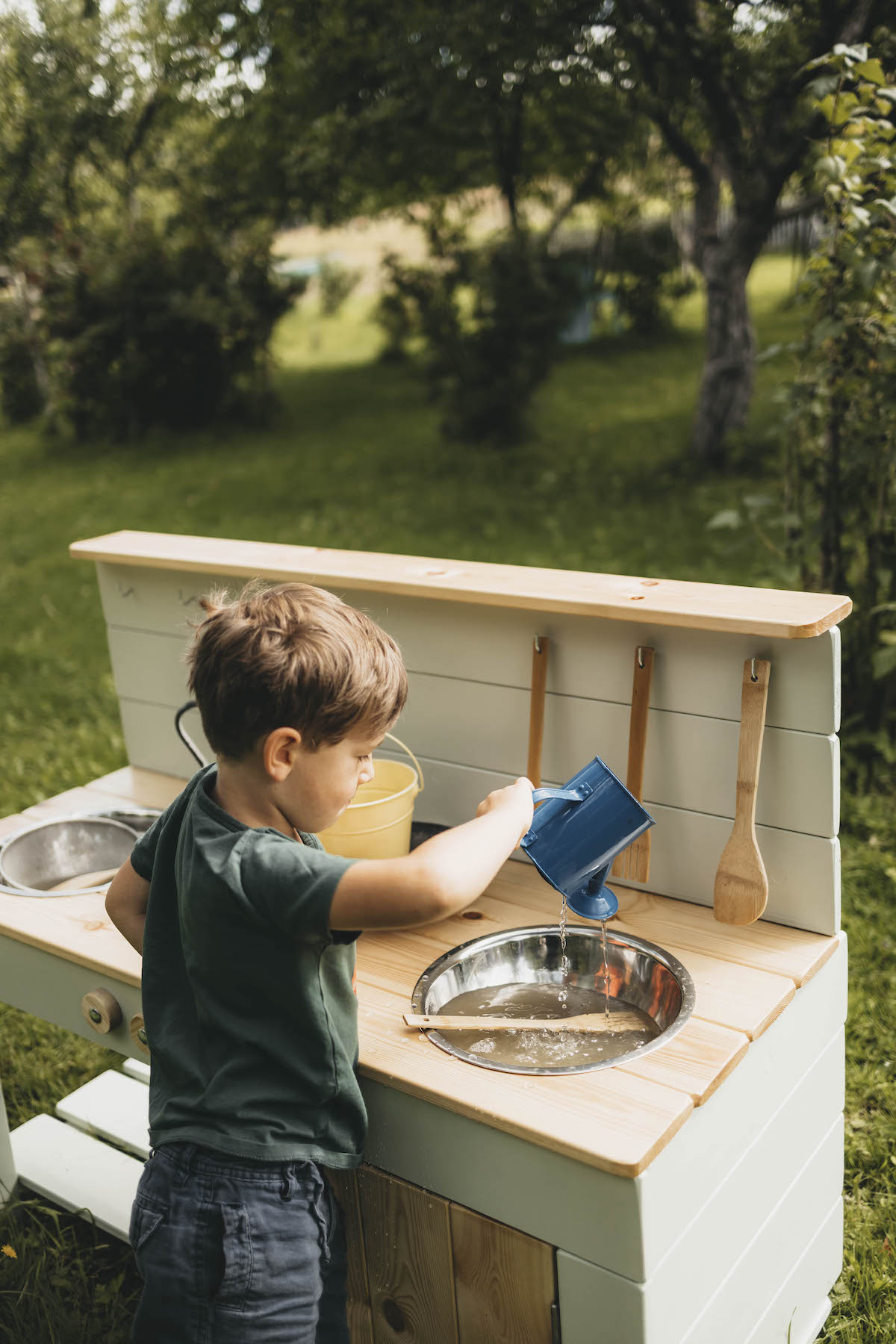 Drewniana Kuchnia błotna Montessori do ogrodu z szafką do zabawy zabawki dla dzieci dwa zlewy piękny pastelowy kolor CUDANKI kraina patyków