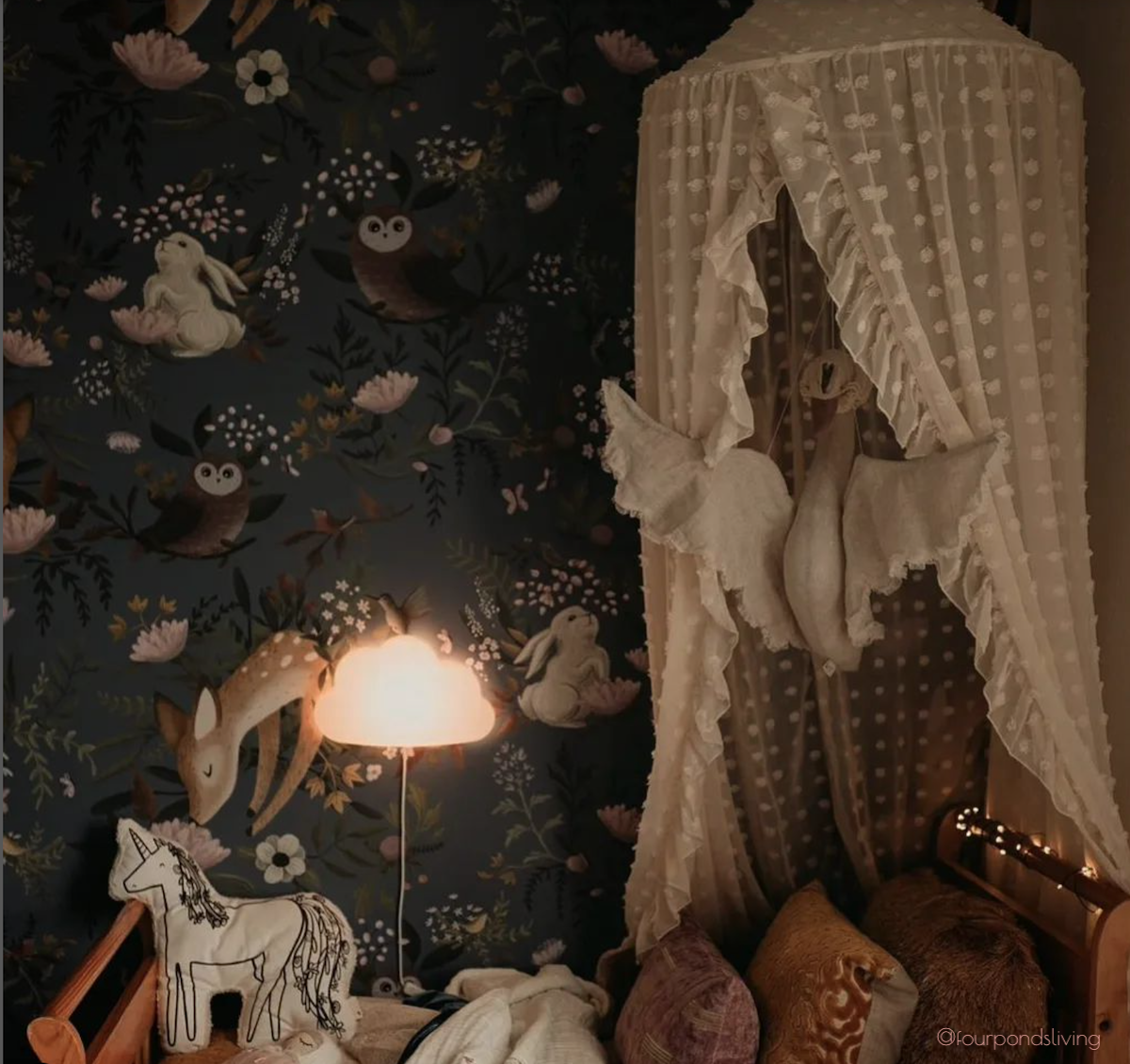 Łabędź&nbsp;lniany z koronką beżowy lovemedecoration cudanki