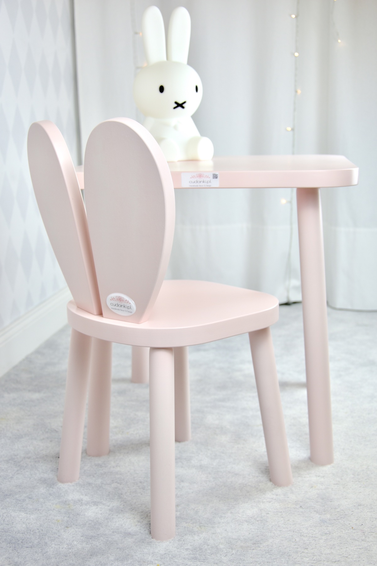 prosty drewniany stolik róż pink mięta dla dzieci