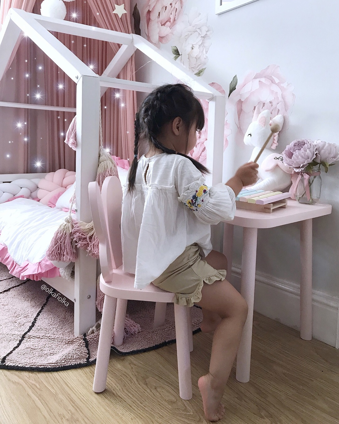 krzesełko butterfly motylek dla dzieci pastelowy róż drewniane