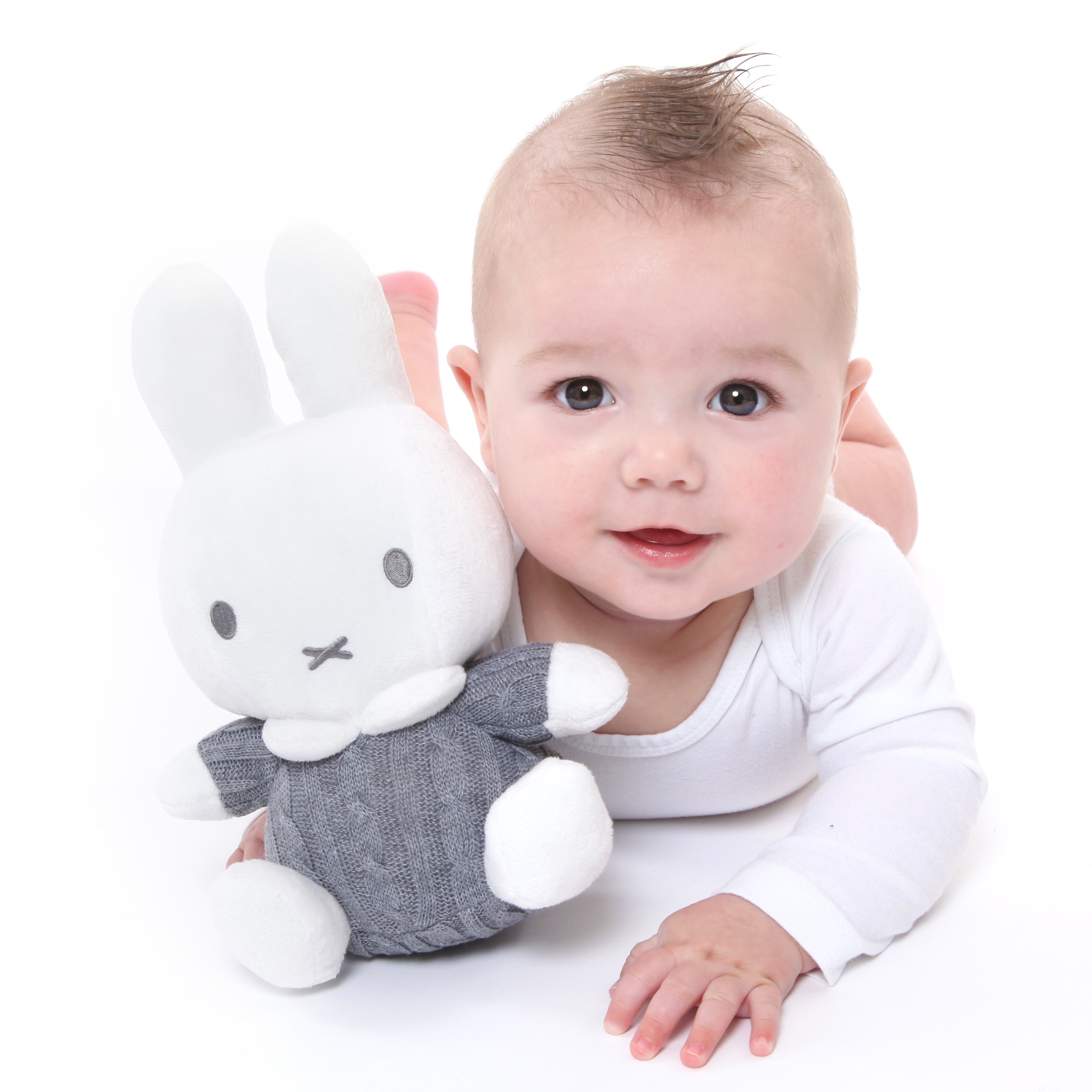 Przytulanka Miffy królioczek Tiamo w szarym sweterku